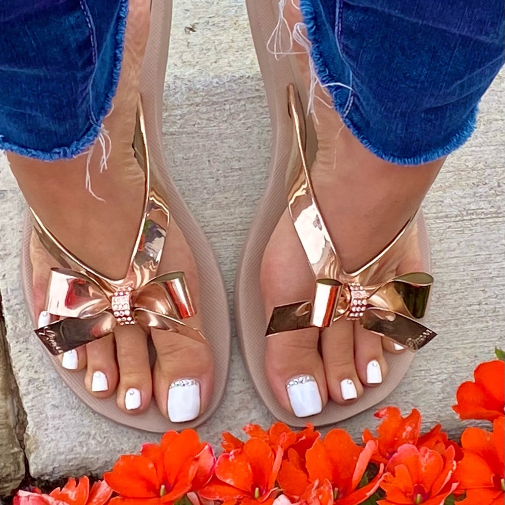 NWT Guess Tutu 9 Flip Flops